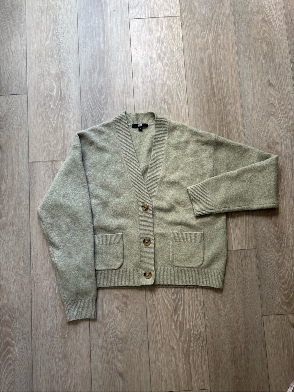 Uniqlo Souffle Yarn V Neck Short Cardigan